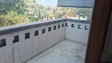 Balcony in 6 BHK Villa at Dlf Phase I – for Rent