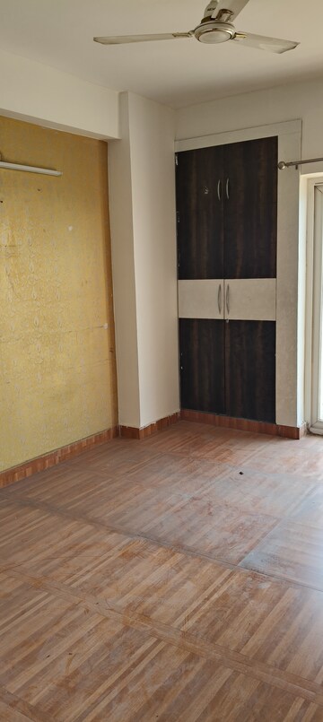 Room in 2.5 BHK Apartment at Galaxy North Avenue ll, Gaur City 2 – for Sale