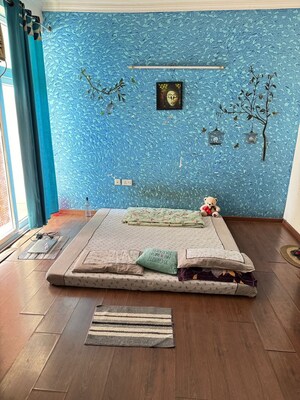 Furnished Amenities in 2 BHK Apartment at Amrapali Silicon City, Sector 76 – for Sale