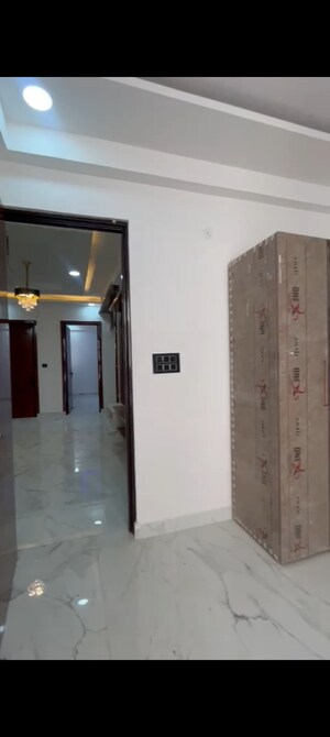 Room in 3 BHK Builder Floor at Knowledge Park V Greater Noida – for Sale