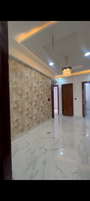 Room in 3 BHK Builder Floor at Knowledge Park V Greater Noida – for Sale