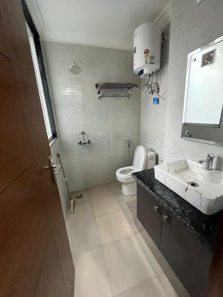 Bathroom, chattarpur 3 Bedroom 140 Sq.Yd. Builder Floor In Chattarpur Delhi 8581071