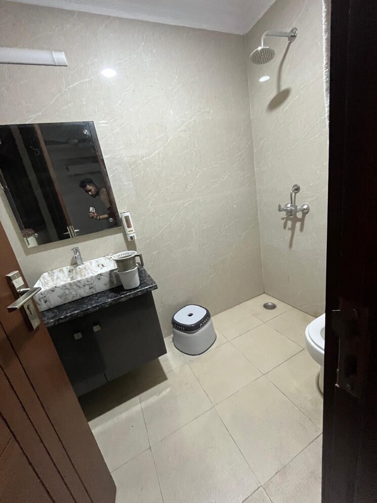 Attached Bathroom, chattarpur 3 Bedroom 140 Sq.Yd. Builder Floor In Chattarpur Delhi 8581071