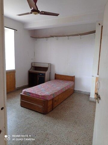 Bedroom in 3 BHK Apartment at Kutchery Road – for Rent