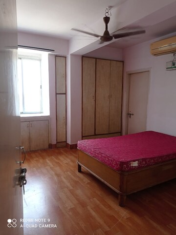 Bedroom in 3 BHK Apartment at Kutchery Road – for Rent