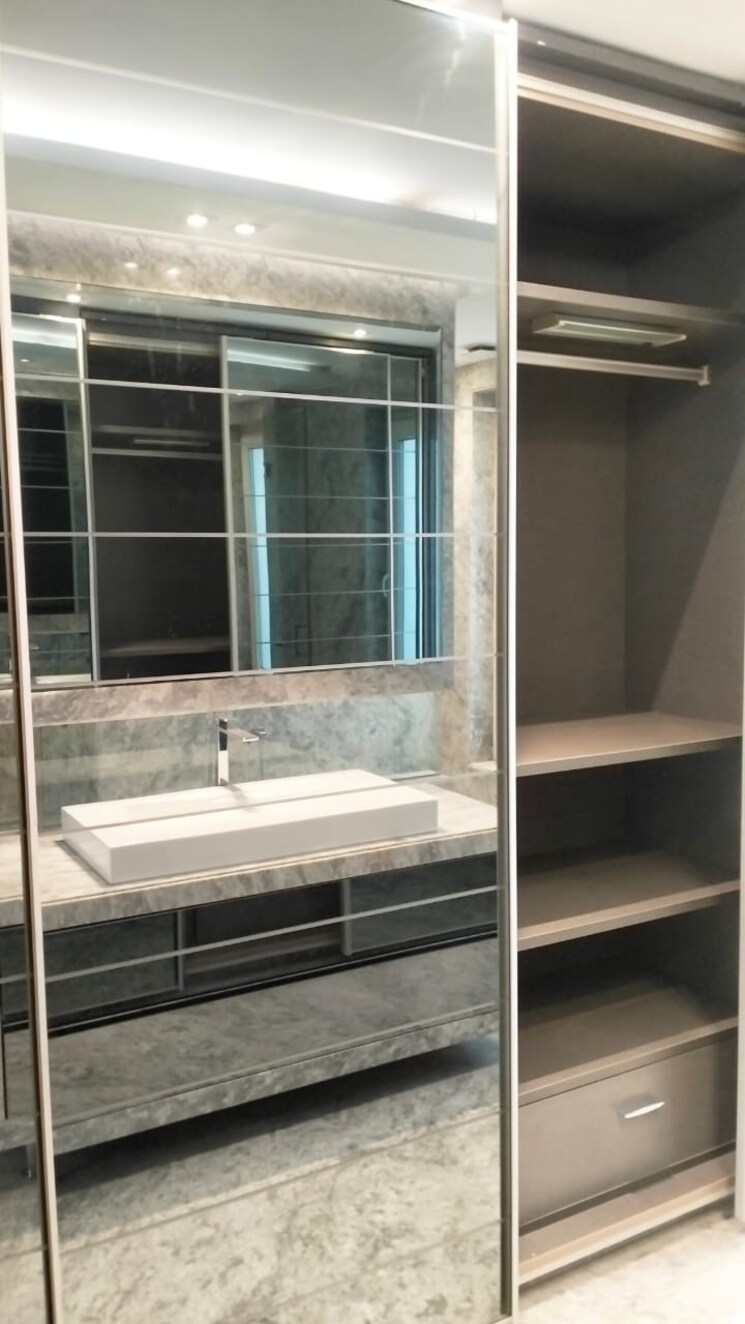 Bathroom, greater kailash i 6 Bedroom 1000 Sq.Yd. Apartment In Greater Kailash I Delhi 8581138