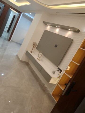 Room in 4 BHK Apartment at Vasundhara Sector 5 – for Sale