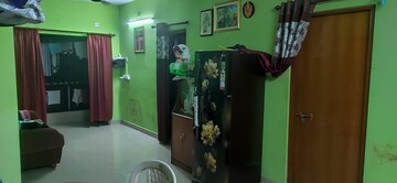 Room in 6 BHK Apartment at Prince Anwar Shah Road – for Sale