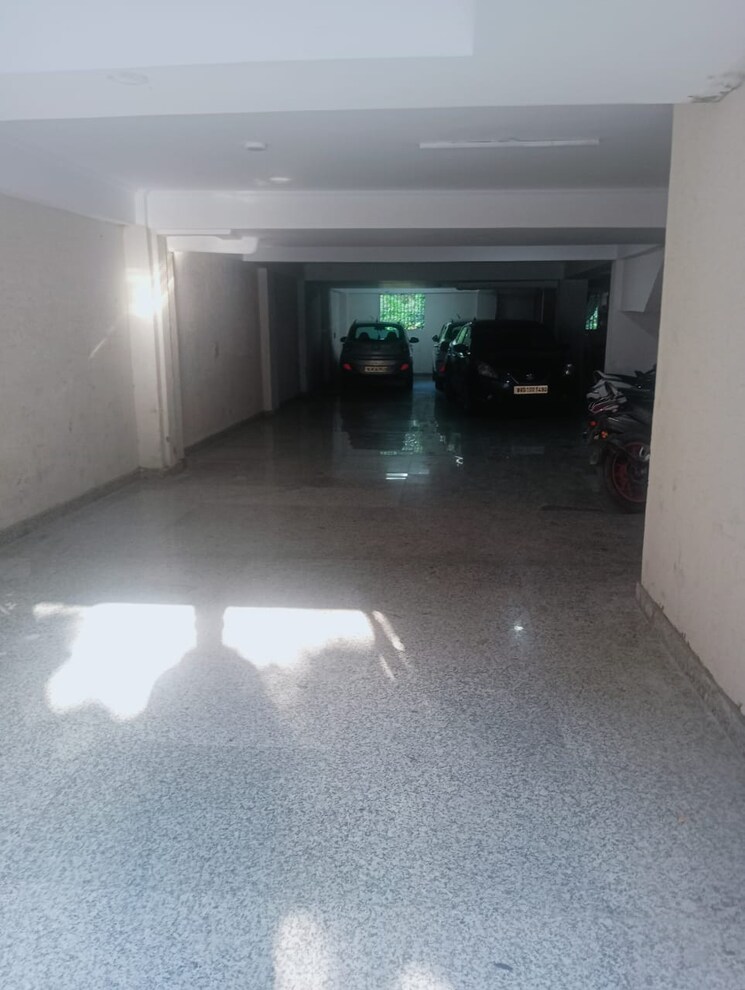  Parking, panchsheel vihar 3 Bedroom 1150 Sq.Ft. Apartment In Panchsheel Vihar Delhi 8581391