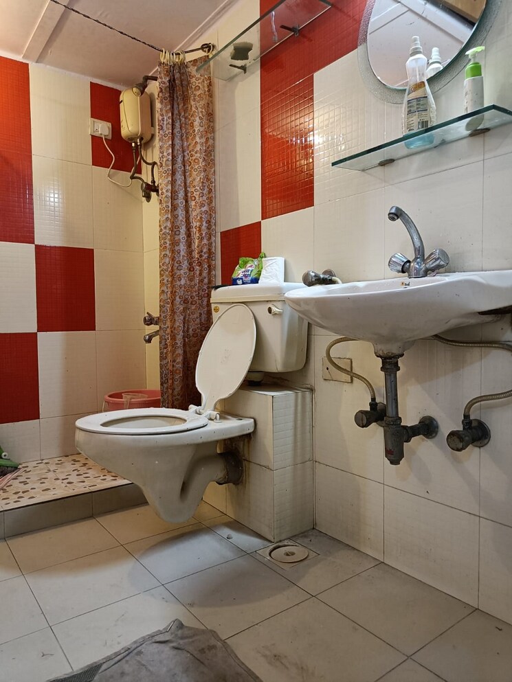 Bathroom, khar west 1 Bedroom 550 Sq.Ft. Apartment In Khar West Mumbai 8581457