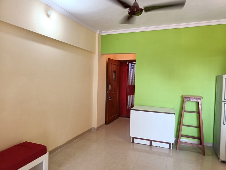 Room, khar west 1 Bedroom 550 Sq.Ft. Apartment In Khar West Mumbai 8581457
