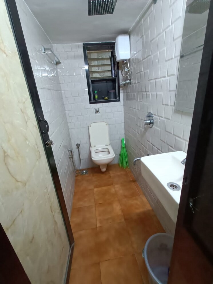 Bathroom, khar west 1 Bedroom 550 Sq.Ft. Apartment In Khar West Mumbai 8581611