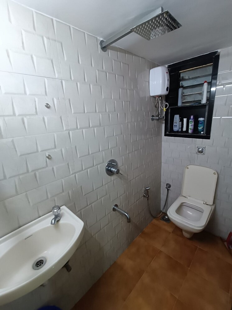 Bathroom, khar west 1 Bedroom 550 Sq.Ft. Apartment In Khar West Mumbai 8581611