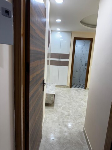 Room in 3 BHK Builder Floor at Janakpuri – for Rent