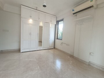 Room in 2 BHK Apartment at Bandra West – for Rent