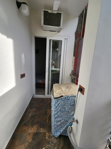 Furnished Amenities in 3 BHK Apartment at Sheikh Sarai – for Rent
