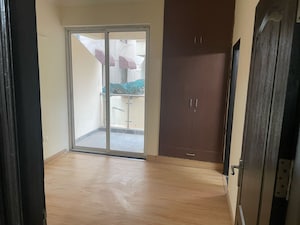 Room in 3.5 BHK Builder Floor at Smart World Gems, Sector 89 – for Sale