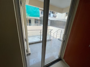 Building Lobby in 3.5 BHK Builder Floor at Smart World Gems, Sector 89 – for Sale