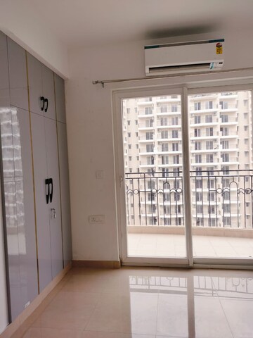 Room in 2 BHK Apartment at Raheja Twp – for Rent