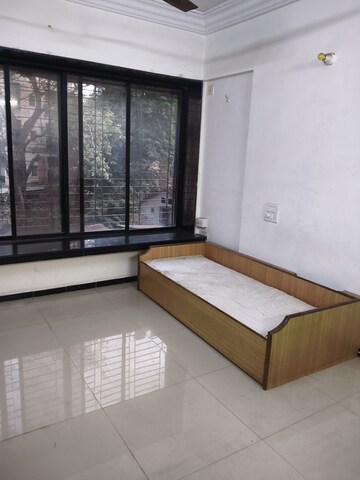 Room in 1 BHK Apartment at Vile Parle West – for Rent