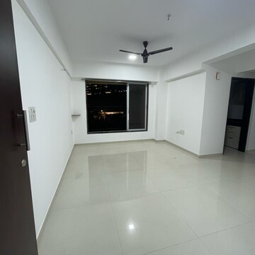 Room in 2 BHK Apartment at Goregaon East – for Rent