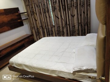 Bedroom in 2 BHK Apartment at Andheri West – for Rent