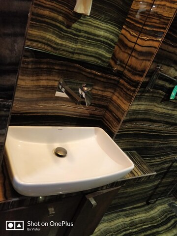 Furnished Amenities in 2 BHK Apartment at Andheri West – for Rent