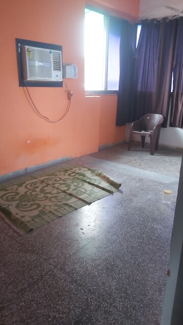 Furnished Amenities in 1.5 BHK Apartment at Uma Cooperative Society, Mayur Vihar 1 – for Rent