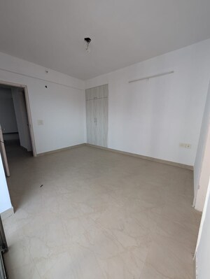 Room in 3.5 BHK Apartment at Nirala Estate, Tech Zone 4 Greater Noida – for Sale