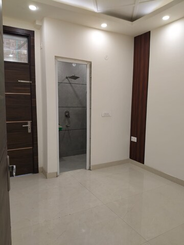 Room in 1 BHK Builder Floor at Mahavir Enclave 1 – for Rent