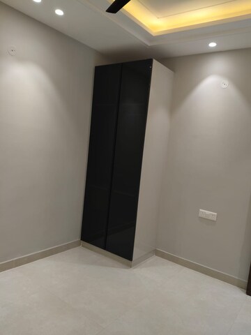 Room in 4 BHK Builder Floor at Mahavir Enclave 1 – for Rent
