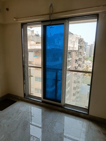 Room in 2 BHK Apartment at Platinum Life, Andheri West – for Rent