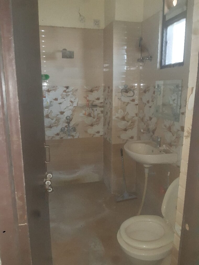 Bathroom, gold-star-homes 3 Bedroom 1605 Sq.Ft. Apartment In Vrindavan Yojna Lucknow 8583100