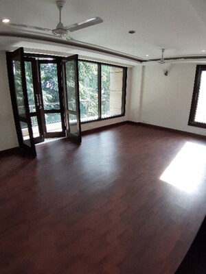 Room in 6+ BHK Independent House at Vasant Vihar – for Sale