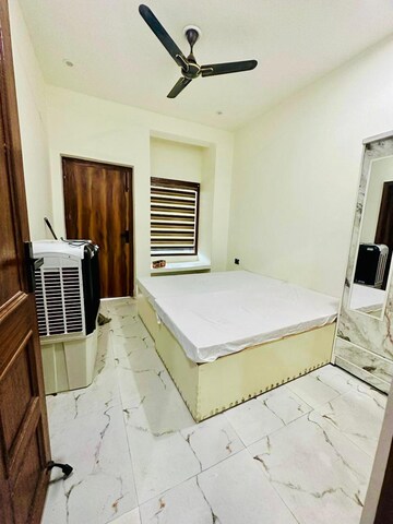 Room in 3 BHK Builder Floor at Beta I Greater Noida – for Rent