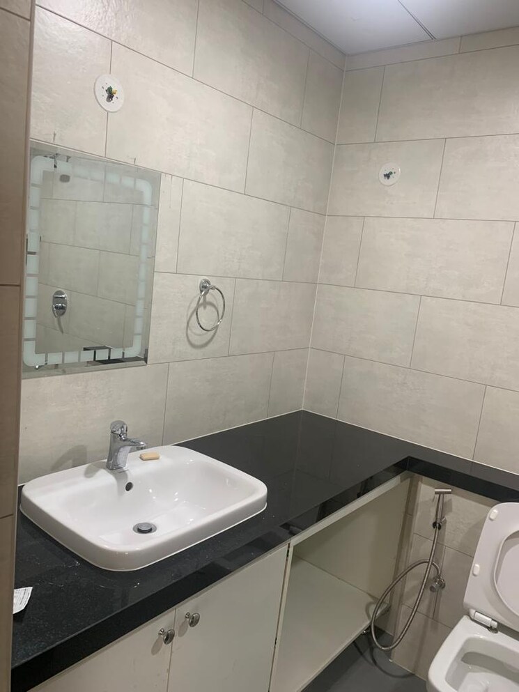 Bathroom, raheja-vedaanta 3 Bedroom 1790 Sq.Ft. Apartment In Sector 108 Gurgaon 8583143