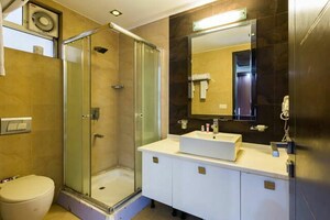 Attached Bathroom in 3 BHK Builder Floor at Pitampura – for Sale