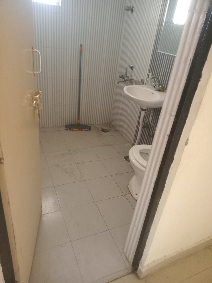 Bathroom, bhukant-vihar 3 Bedroom 2050 Sq.Ft. Apartment In Amausi Lucknow 8583156