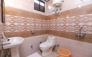  4 BHK Builder Floor at Mansarover Garden – for Sale