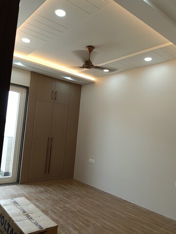 Room in 3 BHK Builder Floor at Sector 15 ii – for Rent