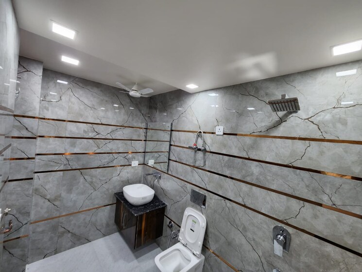 Bathroom, pitampura 3 Bedroom 1500 Sq.Ft. Builder Floor In Pitampura Delhi 8583210