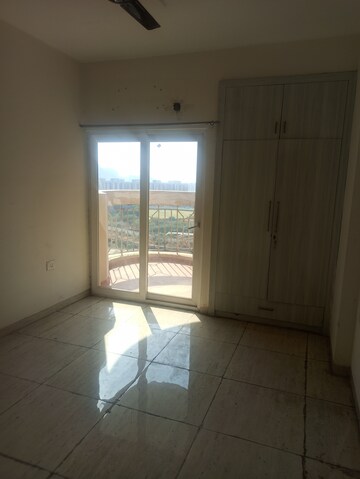Room in 2.5 BHK Apartment at Ajnara Ambrosia, Sector 118 – for Rent