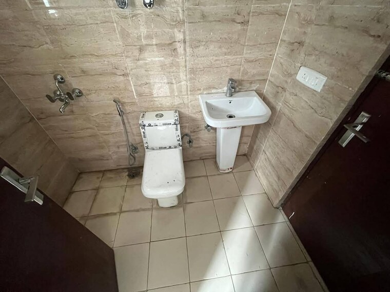 Bathroom, nimbus-the-hyde-park 2 Bedroom 1080 Sq.Ft. Apartment In Sector 78 Noida 8583255