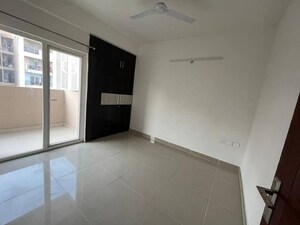 2 BHK Apartment For Sale in Nimbus The Hyde park, Sector 78