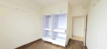 Room in 3 BHK Apartment at Conscient Heritage Max, Sector 102 – for Rent