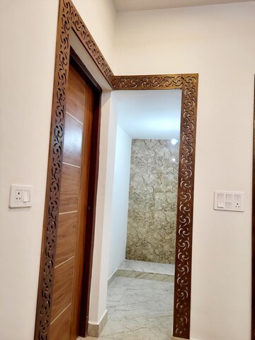 Furnished Amenities in 2 BHK Builder Floor at Malhan View Apartments, JakhaN-Rajpur Road – for Sale