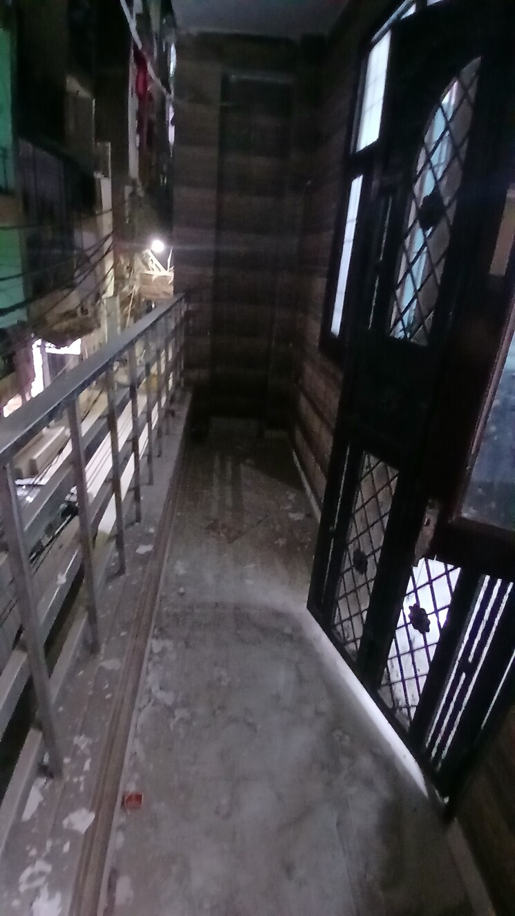 Balcony, jogabai extension 3 Bedroom 855 Sq.Ft. Apartment In Jogabai Extension Delhi 8583321