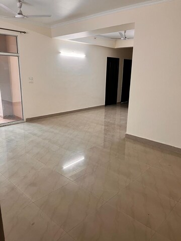 Room in 2 BHK Apartment at Gaur City 2 - 14th Avenue, Sector 16c Greater Noida – for Rent