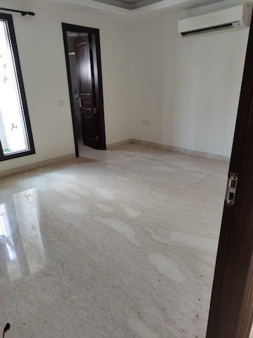 Room in 3 BHK Builder Floor at Greater Kailash ii – for Rent