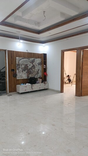 Room in 4 BHK Builder Floor at Ashoka Enclave Faridabad, Sector 34 – for Sale